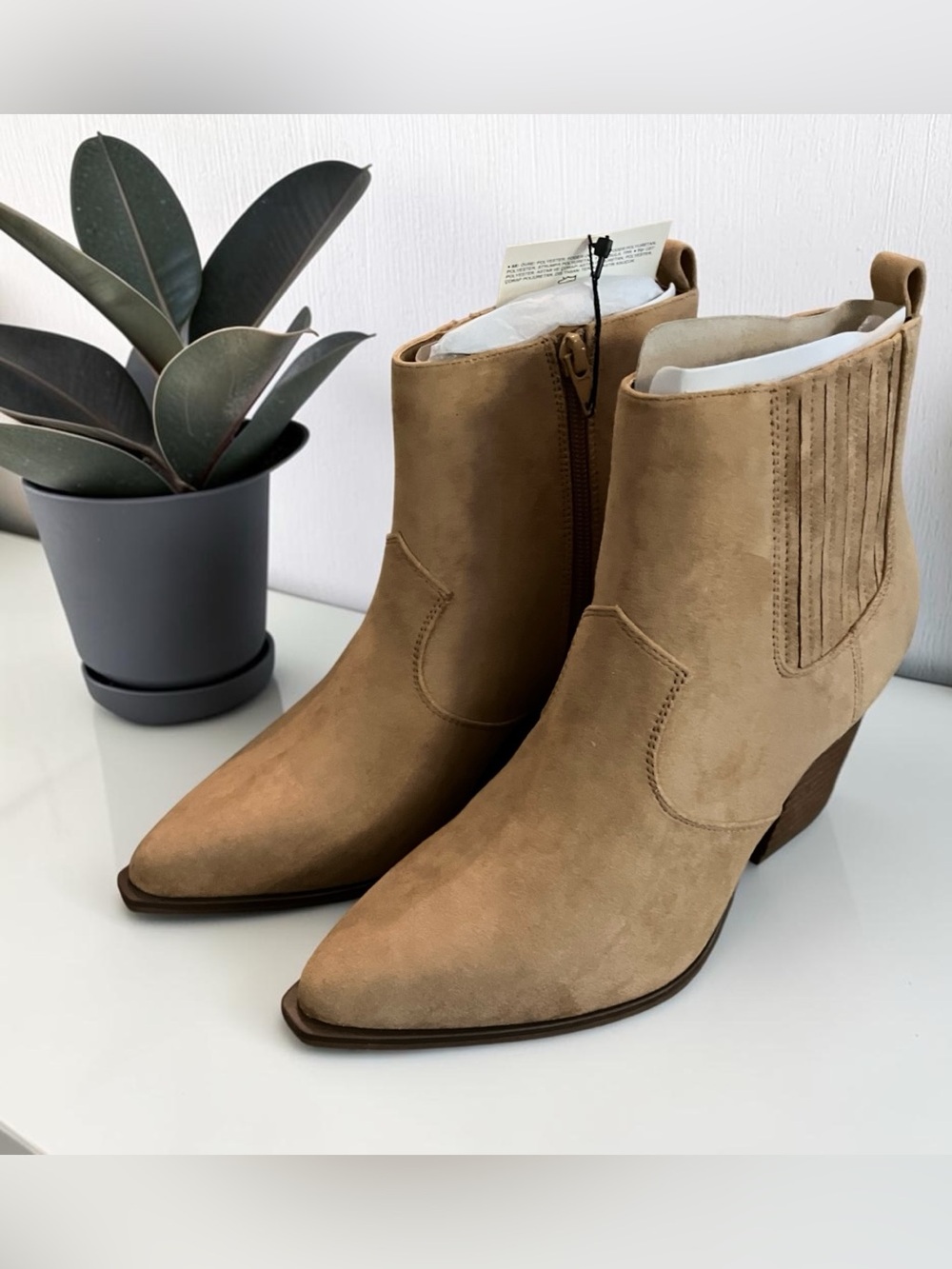 NWB SIA TAN VEGAN SUEDE POINTED TOE WESTERN ANKLE BOOTS SIZE 8.5